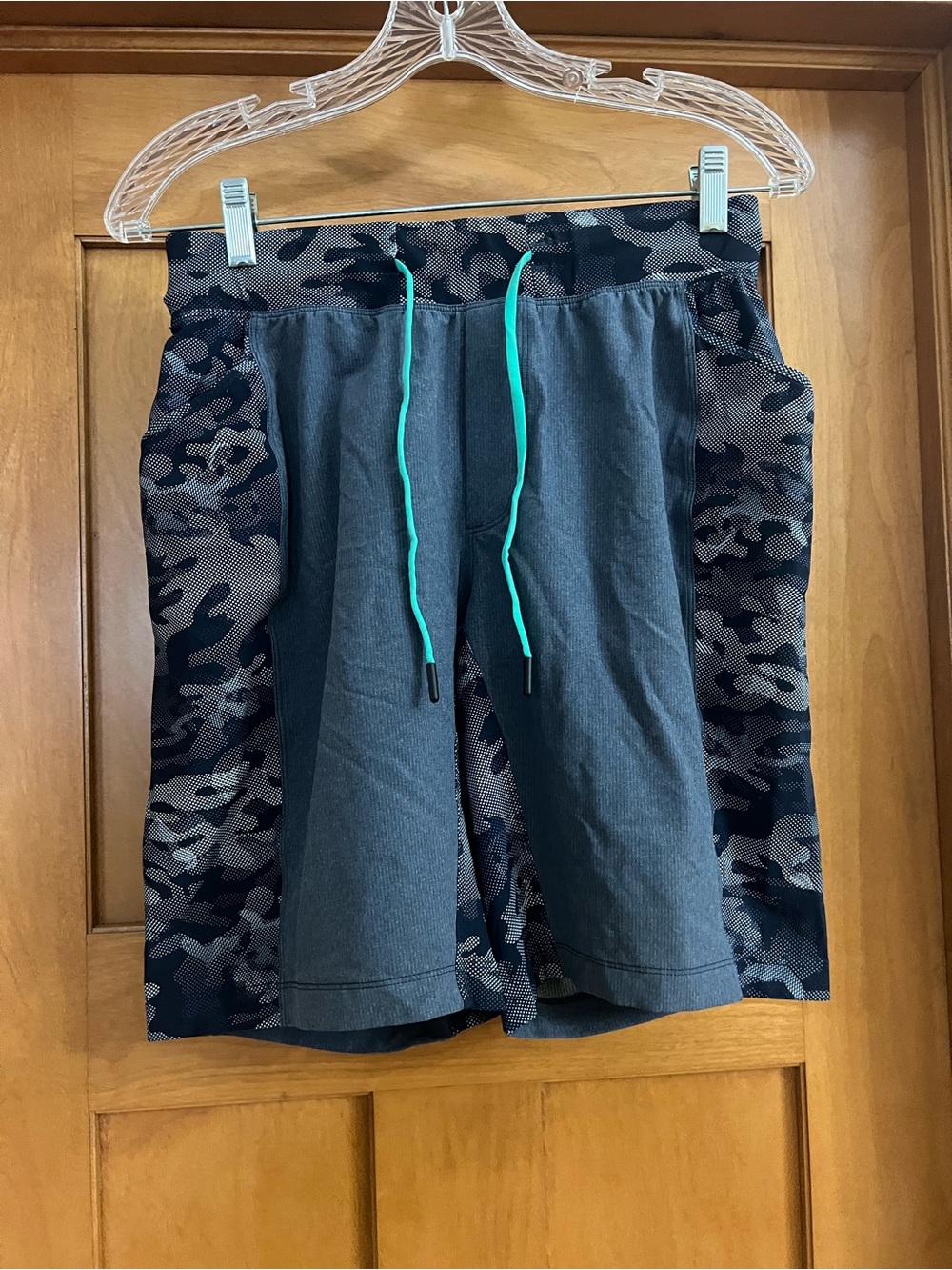 Lululemon Men's Blue Camo 9.5" Running Active Shorts Size Small